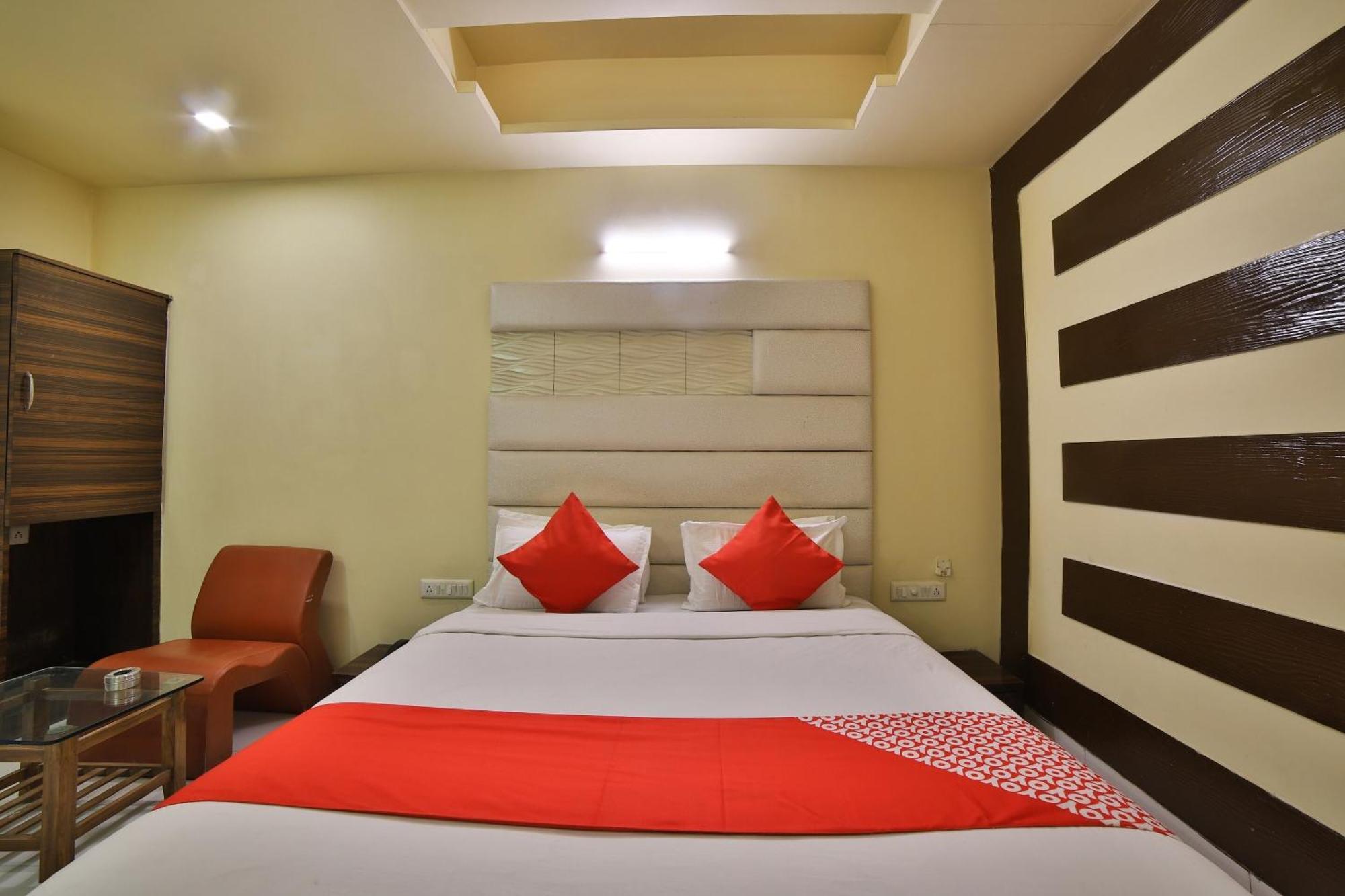 Capital O Kalash Residency Ахмедабад Екстериор снимка