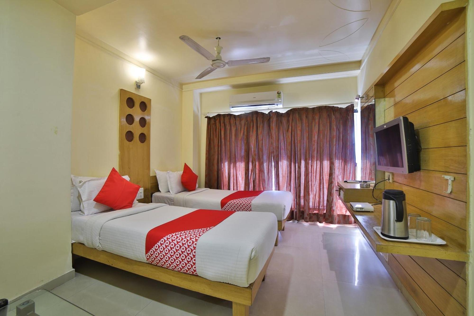 Capital O Kalash Residency Ахмедабад Екстериор снимка