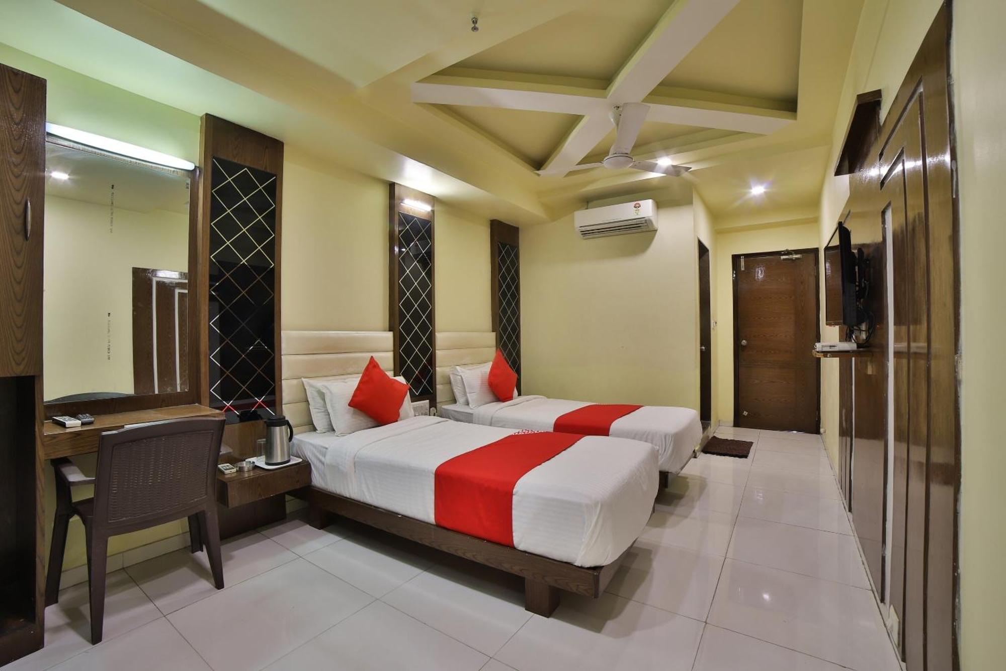 Capital O Kalash Residency Ахмедабад Екстериор снимка