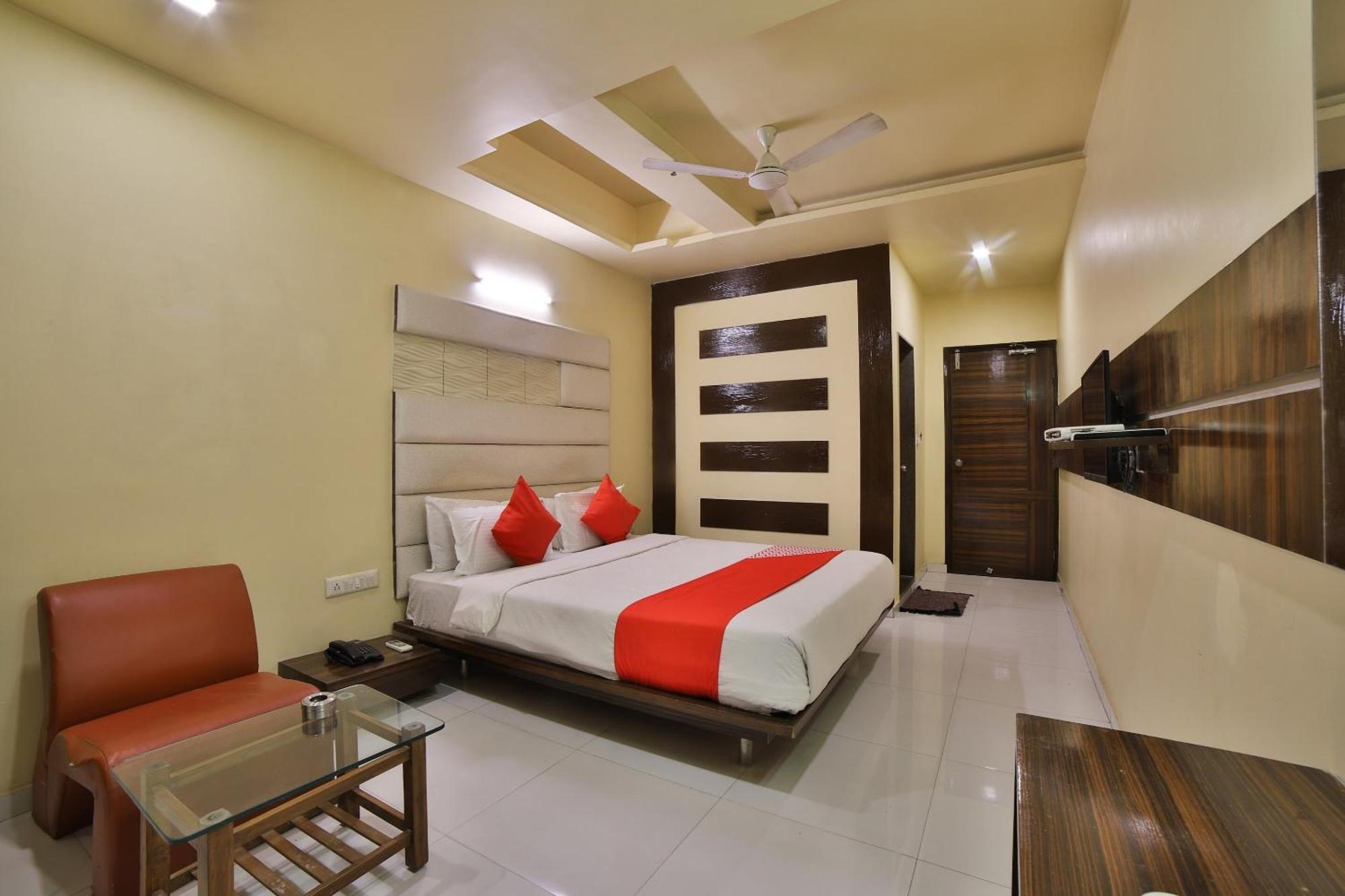 Capital O Kalash Residency Ахмедабад Екстериор снимка